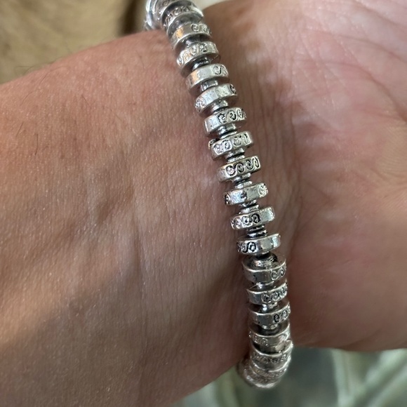 Rain Boutique silver tone leaf stem, feather & bead stretch bracelet - Picture 6 of 6